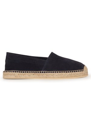 Espadrilles en daim bleu marine avec un bout arrondi, semelle en corde de jute et design minimaliste à enfiler. Texture lisse avec des détails cousus le long des bords.