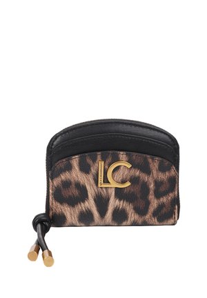 Pequeña cartera con cremallera con estampado de leopardo y parte superior de cuero negro, con logo LC dorado y pestañas de cuero para tirar con puntas doradas.