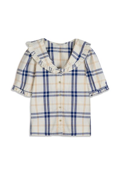 Blouse boutonnée avec un motif à carreaux bleu et orange, manches courtes bouffantes et col ainsi que bords des manches volantés.