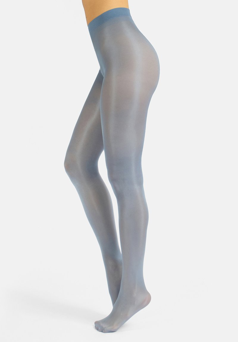 Medias azules transparentes con una textura suave y lisa, que cuentan con una cinturilla ancha. Las piernas son ligeramente brillantes y tienen un diseño ajustado.