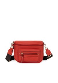 Borsa a tracolla rossa in pelle con tasca frontale con zip, hardware dorato e tracolla in tessuto regolabile. Texture liscia, forma rettangolare.