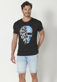 Unselected, black