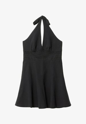 Sort halterneck kjole med en tætsiddende overdel, blonde detaljer ved taljen og en svajende nederdel. Lavet af letvægtsstof for komfort.