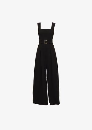 Combinaison noire à jambes larges avec un décolleté carré, des bretelles réglables, une taille ceinturée avec une boucle rectangulaire et des détails plissés à l'avant.