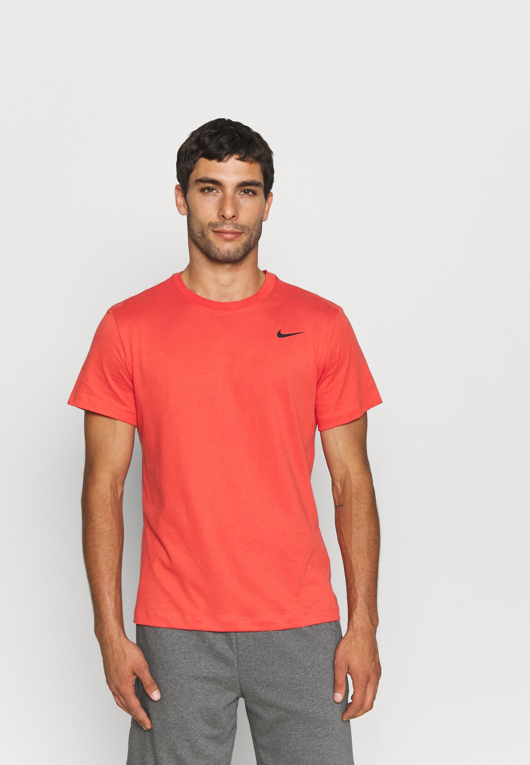 Nike Performance TEE CREW SOLID - Basic T-shirt - lobster/black/light red -  Zalando.co.uk