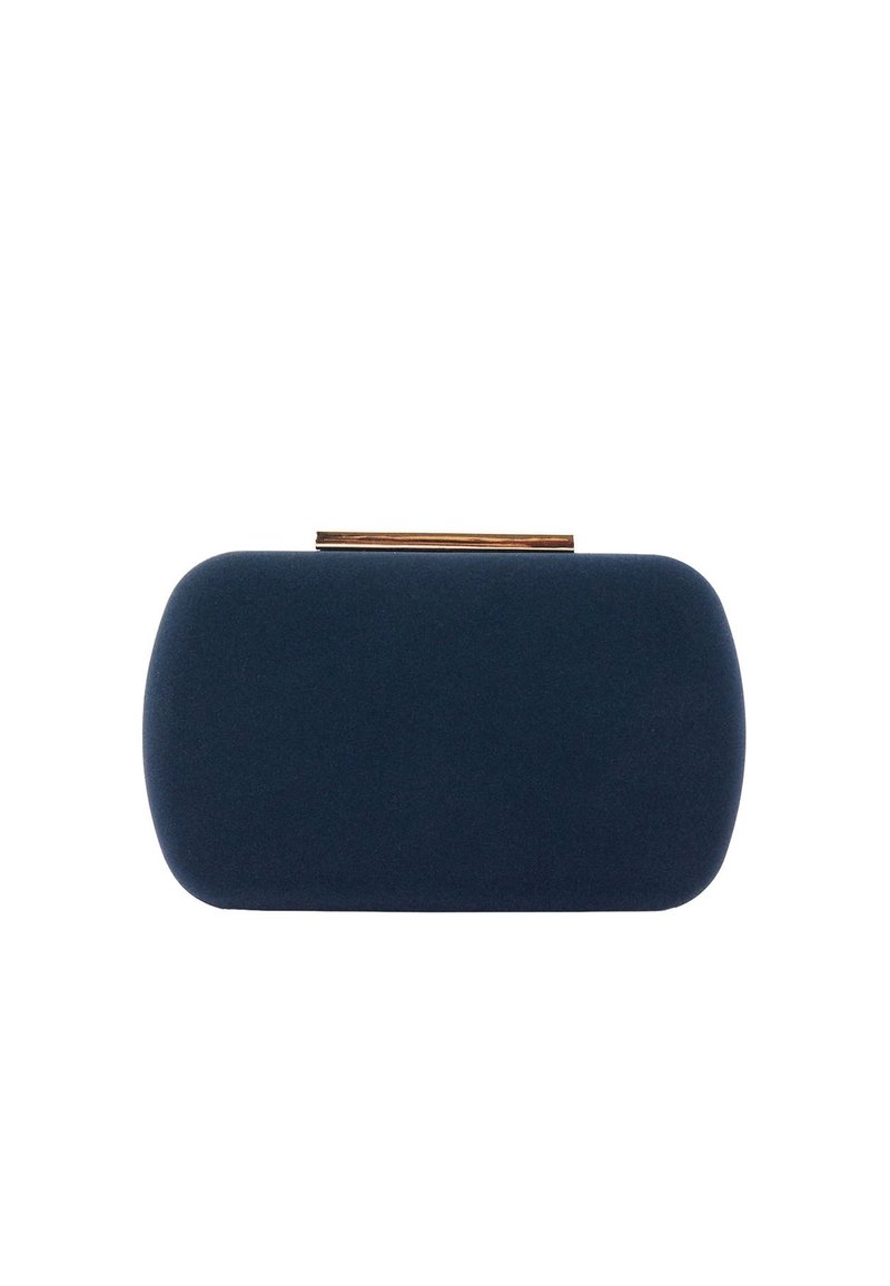 Pochette en velours bleu marine avec une forme rectangulaire arrondie et un fermoir en ton doré. Texture lisse sans motifs ni accents visibles.