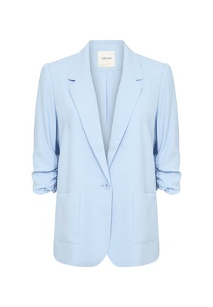 Blazer bleu clair avec un col cranté, fermeture à un bouton et manches retroussées. Comprend deux poches avant et une texture de tissu lisse.