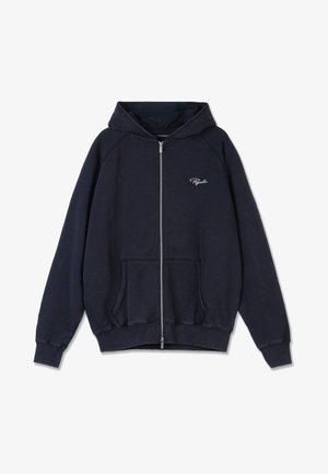Tumesinine kapuutsiga zip-up dressipluus, voodriga taskud, soonikkoes ja allservas. Esiküljel on väike valge logo. Pehme, puuvilla segumaterjal.
