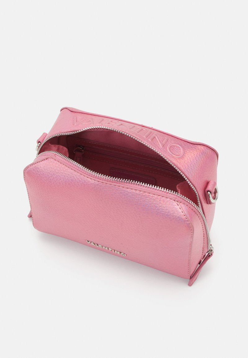 Sac VALENTINO Pattie Camera Bag Rose Métallisé - Bandoulière Polyuréthane Brillant