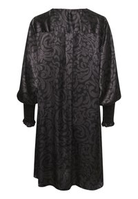 Dlouhé černé šaty s texturovaným květinovým vzorem, volnými rukávy s nabíranými manžetami a vykrojeným zadním výstřihem.