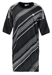 Svart klänning med kort ärm och lös passform, med vita diagonala ränder, prickar och geometriska mönster över hela. Tillverkad av mjukt tyg.
