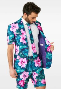 Blumen-Blazer und Shorts-Set mit navyblauem Hintergrund, lebhaften pinken Hibiskusblumen und grünen Blättern. Innenfutter in Lila.
