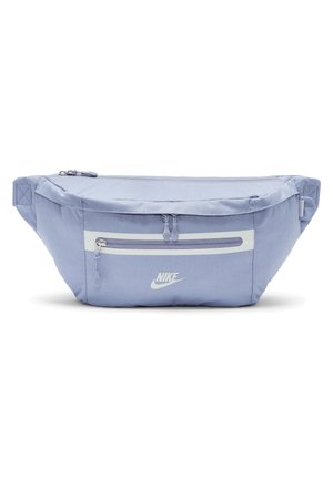 Hellviolette Nike-Gürteltasche mit vorderen und oberen Reißverschlussfächern und verstellbaren Gurten.