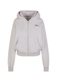 Sivá mikina na zips s voľným strihom, klokanie vrecká a rebrované manžety. Obsahuje červený vyšívaný text na ľavej hrudi. Mäkčená tkanina.