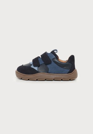 Froddo - Sneakersy niskie