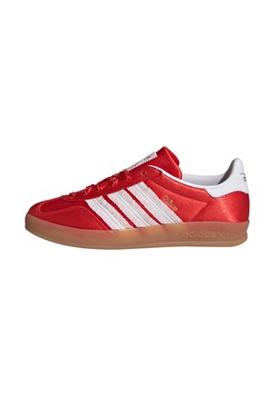 GAZELLE INDOOR J - Zapatillas - red ftwr white gum