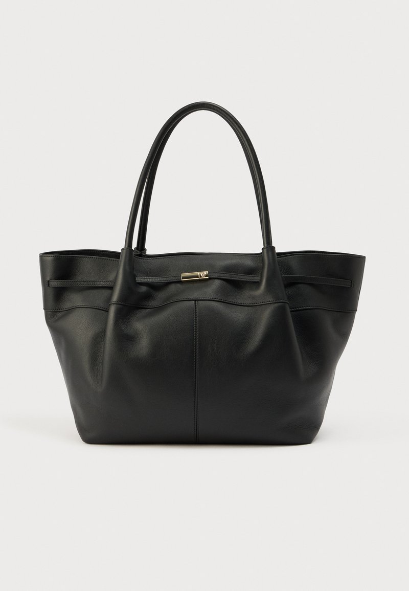 Sac fourre-tout en cuir noir avec deux poignées allongées, présentant une texture lisse et un détail de couture subtil à l'avant et à l'arrière.