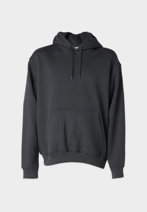 Mørkegrå hettegenser laget av myk stoff, med en frontlomme, snorer i hetten, og ribbestrikkede ermer og kant.
