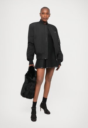SUSPICIOUS MINDS JACKET - Bomber tipa jaka - black