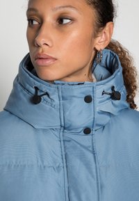 Marc O'Polo MIDDLE LENGTH DETACHABLE HOOD - Casaco de penas - sea blue
