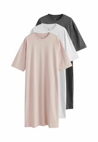 Drei T-Shirts in gestapelter Anordnung; die Farben umfassen Blush-Pink, Weiß und Dunkelgrau. Hergestellt aus weicher Baumwolle, mit rundem Ausschnitt und kurzen Ärmeln.
