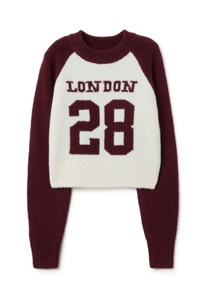 Pull en cropped bordeaux et crème avec des manches raglan. Présente "LONDON" en maroon et le numéro "28" à l'avant. Poignets et ourlet côtelés.