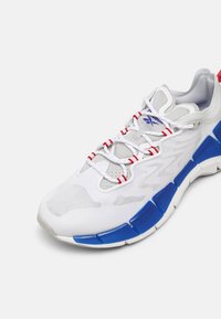 Reebok Classic ZIG KINETICA II UNISEX - Sapatilhas - white