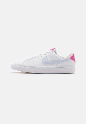 Nike Sportswear COURT LEGACY - Trainers - white/football grey/cosmic fuchsia/pearl pink