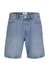 Pantalones cortos de mezclilla en azul claro, con corte recto, diseño de cinco bolsillos y dobladillo desgastado. Incluye acentos de hardware metálico.
