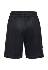 Svarta träningsshorts med resårmidja, tillverkade av ett glatt material. Har subtila färgade detaljer i rosa och lila på sidan.