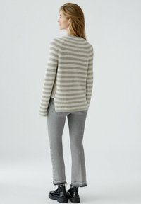 Oui RUBI - Strickpullover - ltbrown white