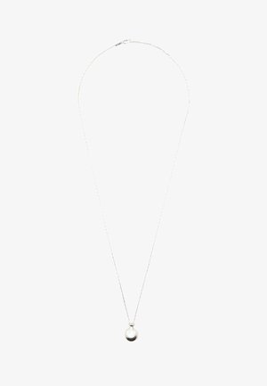 Sølvvedhængs halskæde med et glat, rundt vedhæng på en delikat kæde. Kæden har en struktureret overflade.