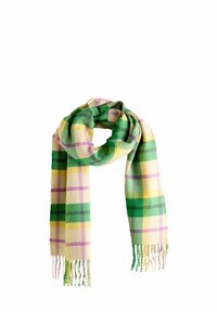 Sciarpa a quadri intrecciata con tonalità di verde, giallo e rosa; presenta bordi frangiati e una texture morbida; appesa liberamente per l'esposizione.