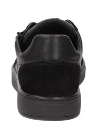 Schwarze Sneaker aus einer Kombination von Leder und Wildleder, mit runder Zehenkappe, gepolstertem Knöchelkragen und flacher Gummisohle.