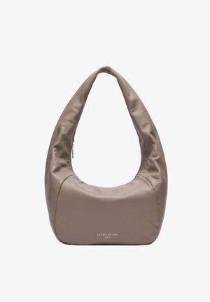 Torebka hobo w miękkiej skórze w odcieniu taupe o strukturalnym kształcie. Posiada wyraźne logo na dole oraz gładką, nieozdobioną powierzchnię.