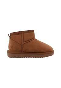 Braune Wildleder-Stiefelette mit runder Zehenpartie, niedrigem Absatz und Gummisohle. Verfügt über dekorative Nähte und eine Schlaufe an der Rückseite für einfaches Anziehen.