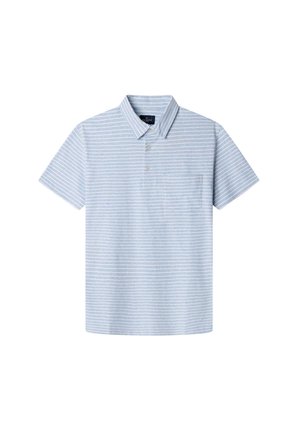 Lichtblauwe polo met witte horizontale strepen, korte mouwen, kraag en een enkele borstzak. Glad, katoenen stof.