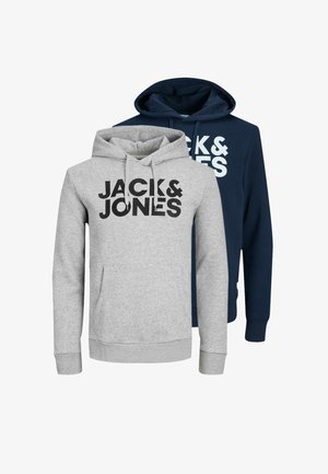 Zwei Kapuzenpullover, einer grau mit schwarzem "JACK & JONES"-Text und einer marineblau mit weißem "JACK & JONES"-Text, frontal dargestellt.