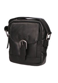Borsa a tracolla in pelle nera con chiusura a zip, pattina frontale e dettagli in metallo argentato. Presenta una superficie testurizzata e una tracolla regolabile.