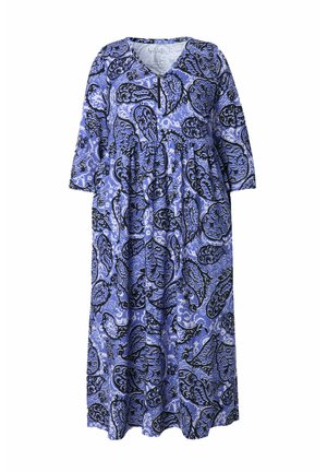 Lange blauwe jurk van lichtgewicht stof met een paisleypatroon in zwart en wit, met een V-hals en driekwart mouwen.