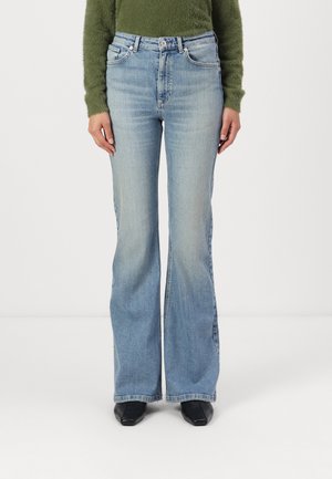 ONLY ONLJUICY - Flared Jeans - medium blue denim