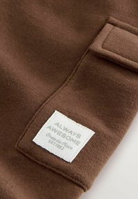 Unselected, chocolate brown