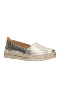 Metalické zlaté espadrilky na slip-on s texturovaným svrškem, tkanou jutovou mezipodešví a hladkým vnitřním podšívkou. Design s kulatou špičkou.
