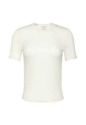 Prosty biały T-shirt z krótkim rękawem i okrągłym dekoltem, o dopasowanym kroju, bez widocznych logo czy wzorów, pokazany na białym tle.