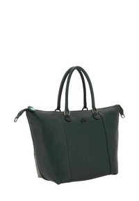 Sort tekstureret læder tote bag med dobbelt top hanke, lynlås lukning og et lille præget logo i midten foran.