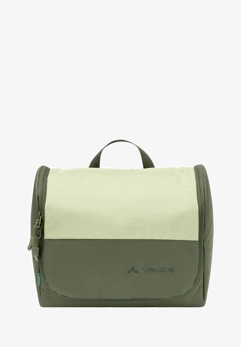 Trousse de toilette en tissu vert avec un haut vert clair, fermeture éclair plate et poignée de transport ; elle présente des matériaux à textures et lisses.