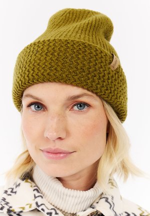 Groene gebreide beanie met een gestructureerd ontwerp en een omgeslagen rand. Inclusief een klein tan leren label aan de zijkant. Zachte, warme stof.