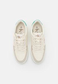 Calvin Klein Jeans CLASSIC CUPSOLE  - Tenisky - creamy white/bahama green