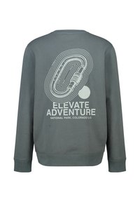 Felpa grigia con scollo rotondo. Presenta una stampa bianca di un moschettone e la scritta "ELEVATE ADVENTURE".