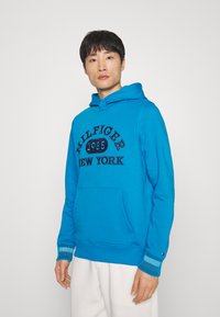 Tommy Hilfiger MONOTYPE COLLEGIATE HOODIE - Felpa - cerulean aqua